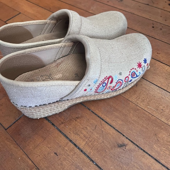 Dansko Burlap, embroidered vegan clog shoes - Picture 2 of 5